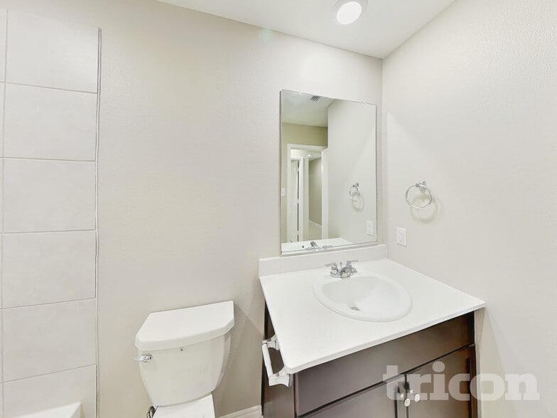 Building Photo - 707 Odlozil Ln