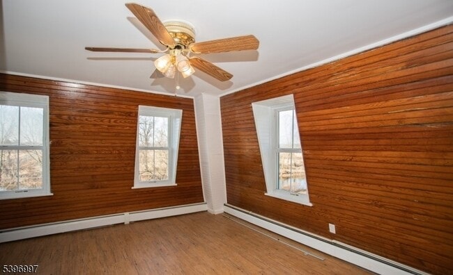 Building Photo - 848 River Rd