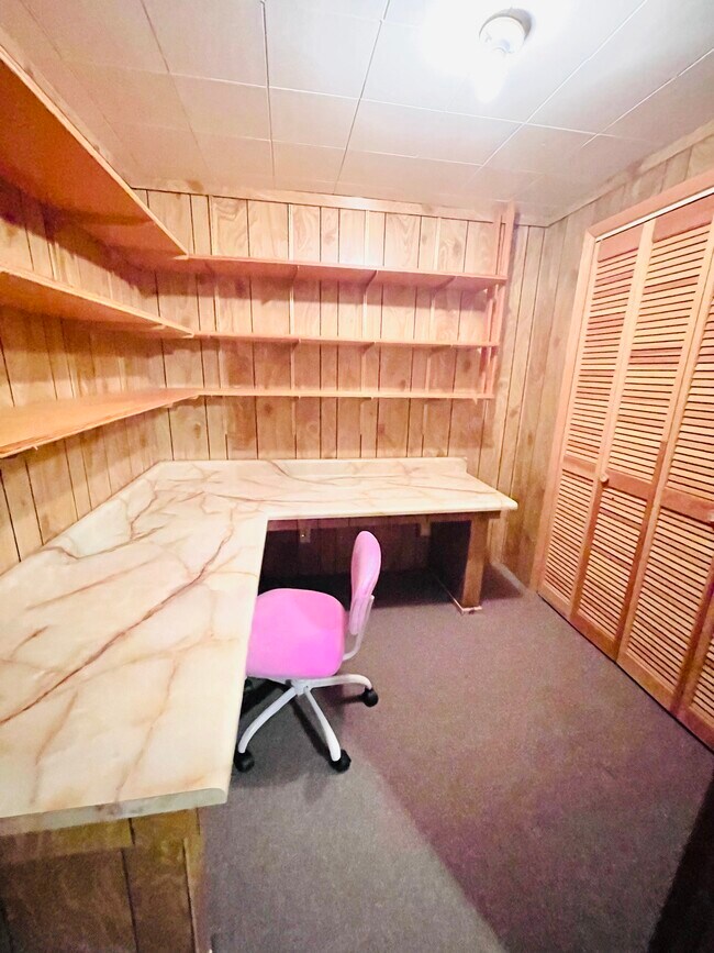 Building Photo - 4006 S Crestview Dr NW