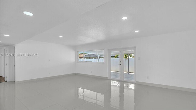 Building Photo - 11421 SW 84th St