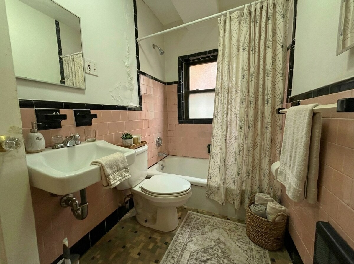 Building Photo - 15 Beechcroft St