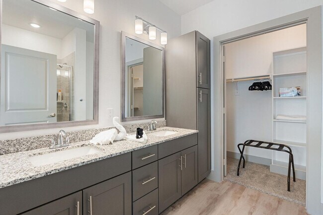 Building Photo - 12100 1/2 Ferrystone Glen Drive-SI ID1343248P