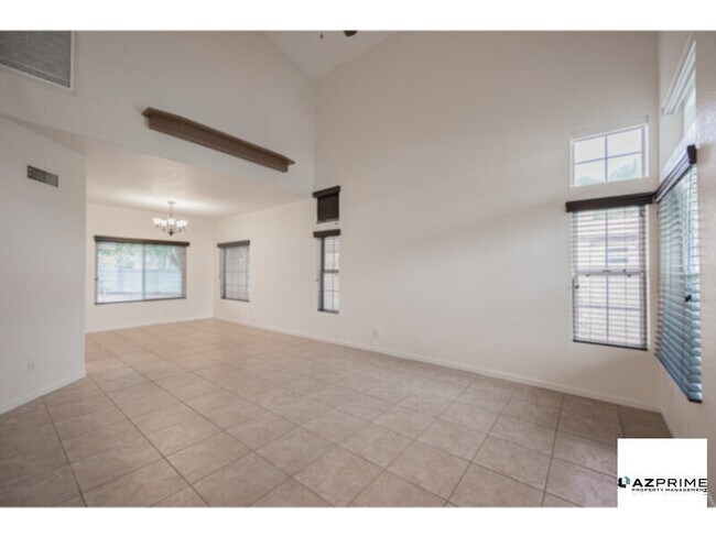 Building Photo - Stunning 4/2.5 Gilbert House - Private Poo...