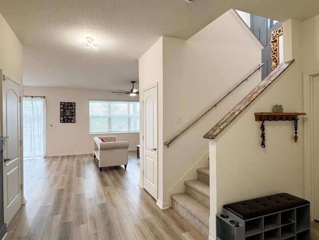 Building Photo - Beautiful 3 bedroom/2.5 bath in NEW Winter...