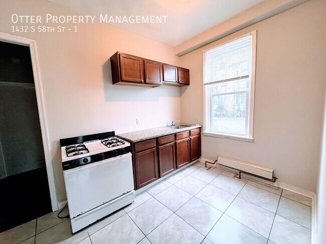Building Photo - 1432 S 58th St