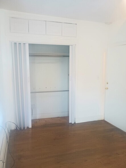 Building Photo - 319 Bennington St