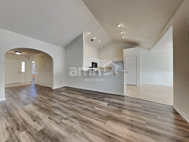 Building Photo - 11 Lake Linden Ct