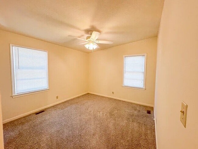 Building Photo - 1614 Mayhew St