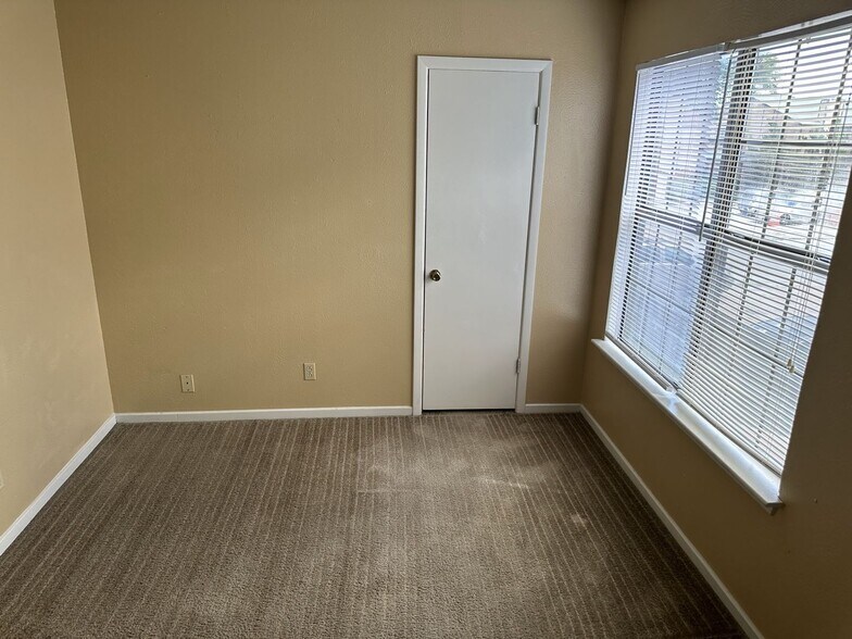 Building Photo - 1102 Covey Ln