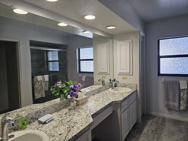 Building Photo - 137 Anton Ct