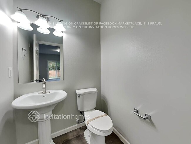 Building Photo - 3328 Kona St NE