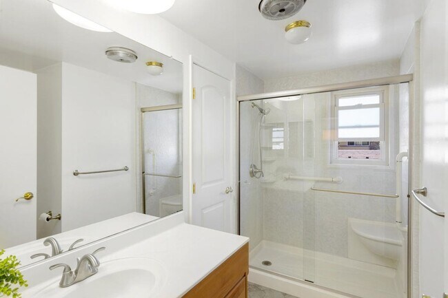 Building Photo - Unfurnished, SENIOR Living at Encina Royale