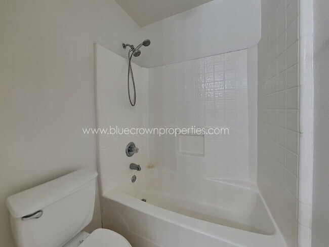 Building Photo - 615 Douglas Dr