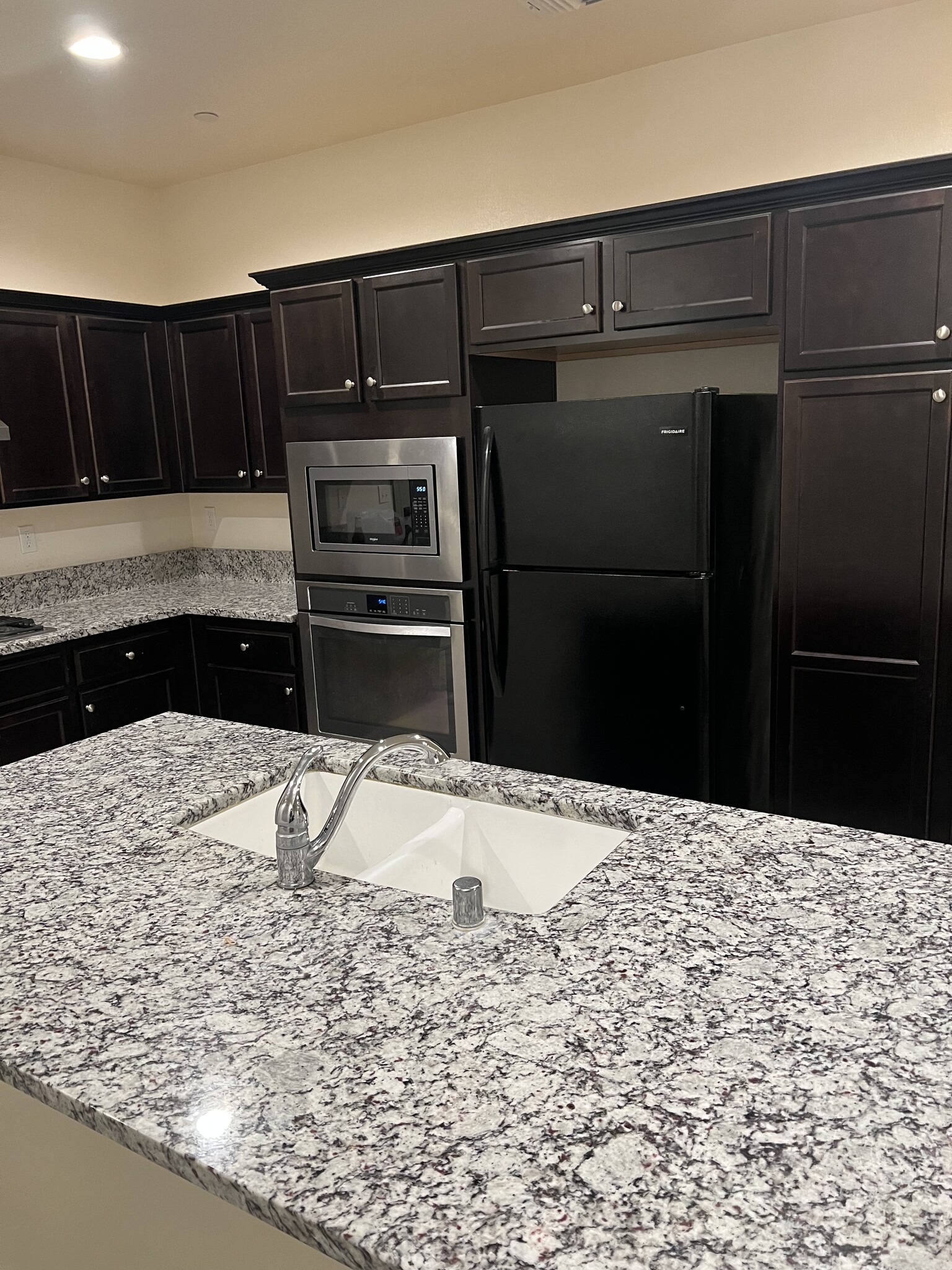 Kitchen - 4354 Strathmore Pl