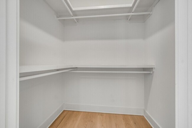 Building Photo - 1408 Lischey Ave