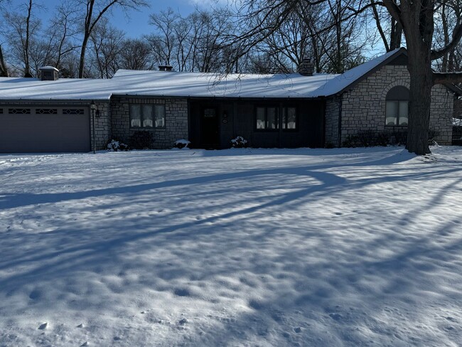 Building Photo - Spacious Ranch Home in Upper Arlington, OH