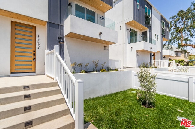 Building Photo - 4295 1/2 Tujunga Ave