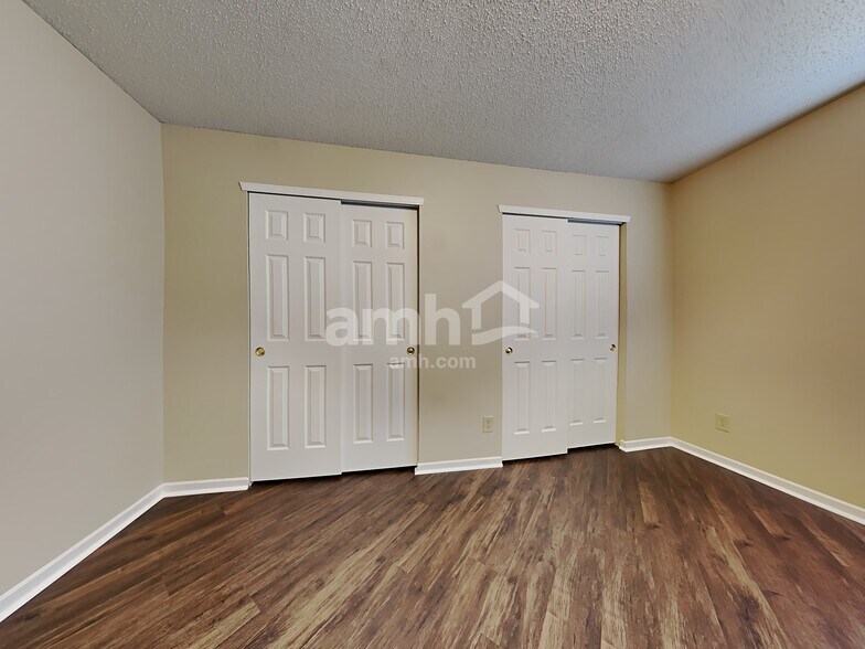 Building Photo - 10383 Homestead Dr