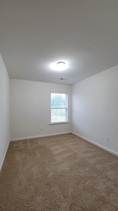 Building Photo - MOVE-IN SPECIAL! 1/2 OFF 1st MONTHS RENT.