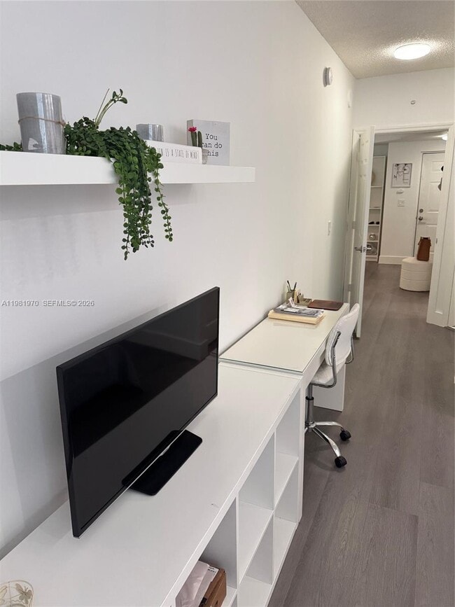 Building Photo - 17150 N Bay Rd