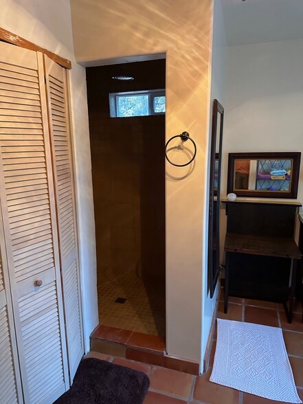 Building Photo - 1511 Don Gaspar Ave