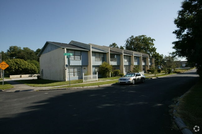 Building Photo - 802-814 Plum St