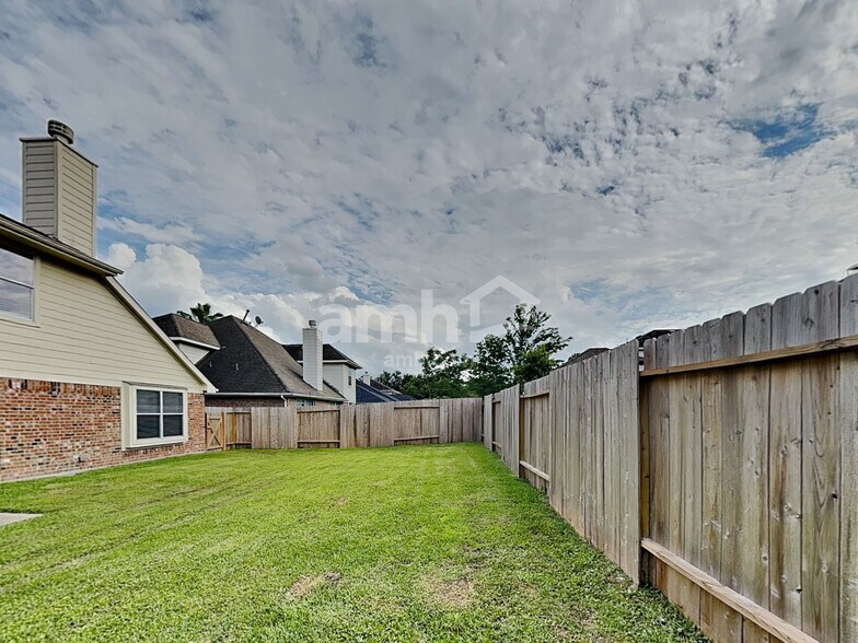 Building Photo - 26881 Armor Oaks Dr