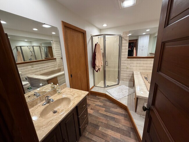 Building Photo - 410 W Illinois St