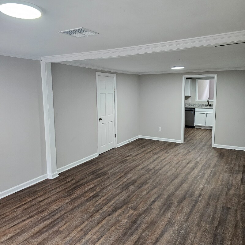 Building Photo - 1335 Victory St