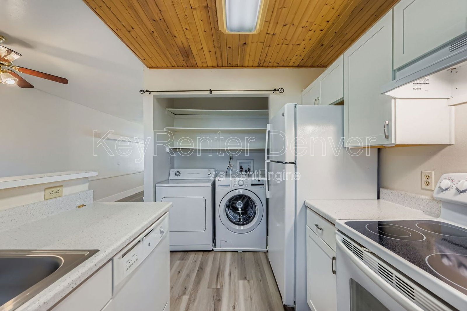 Building Photo - 10587 W Maplewood Dr