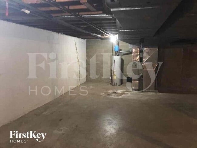 Building Photo - 2543 Oakwood Drive