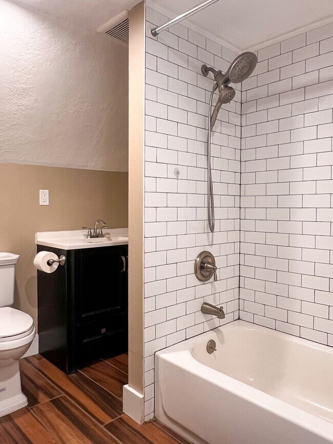 Building Photo - OWN970