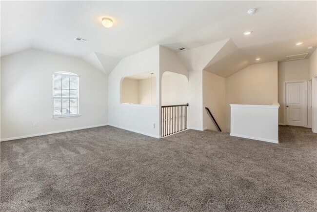 Building Photo - 141 Cres Heights Dr