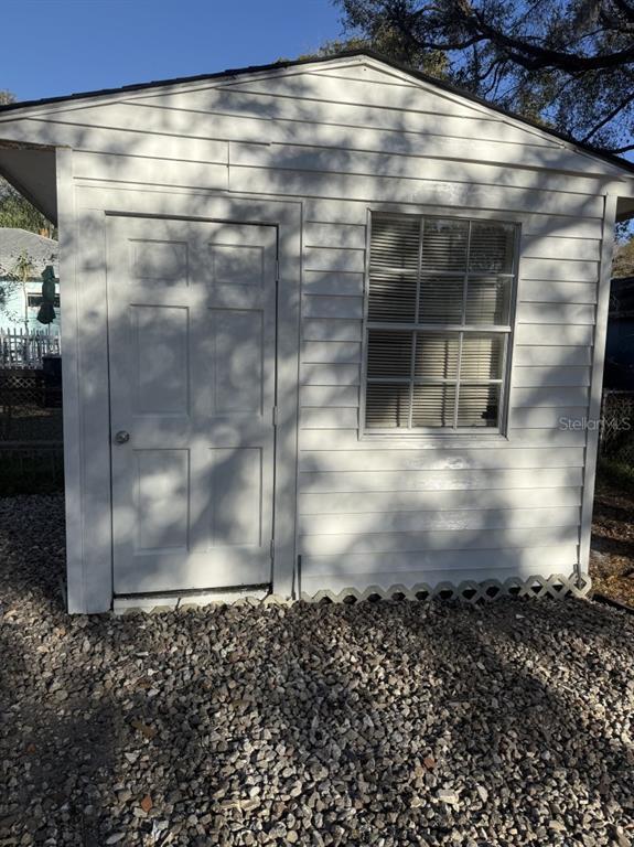 Building Photo - 320 W Lambright St