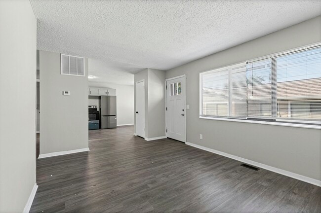 Building Photo - 2900 W 43rd Terrace