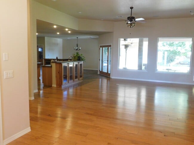 Building Photo - Check out this beautiful home located in o...