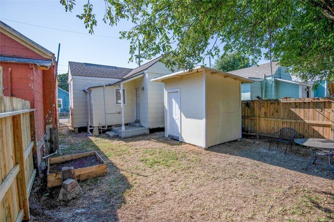 Building Photo - 1508 J H Clouser St