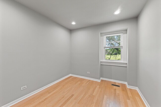 Building Photo - 260 Rodenburg Rd