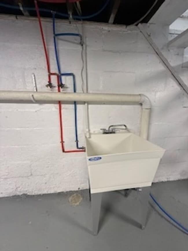 Building Photo - 16 Panorama Dr