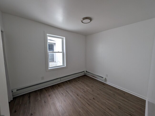 Building Photo - 1111 Adriatic Ave