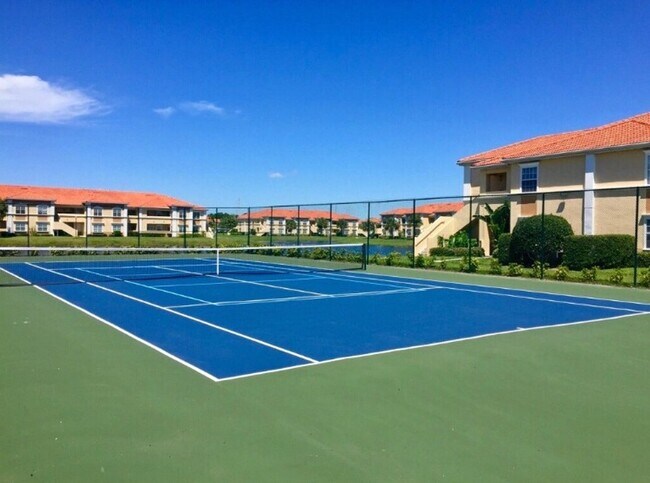 Building Photo - 2/2 condominium available January 1st 2026 for annual lease