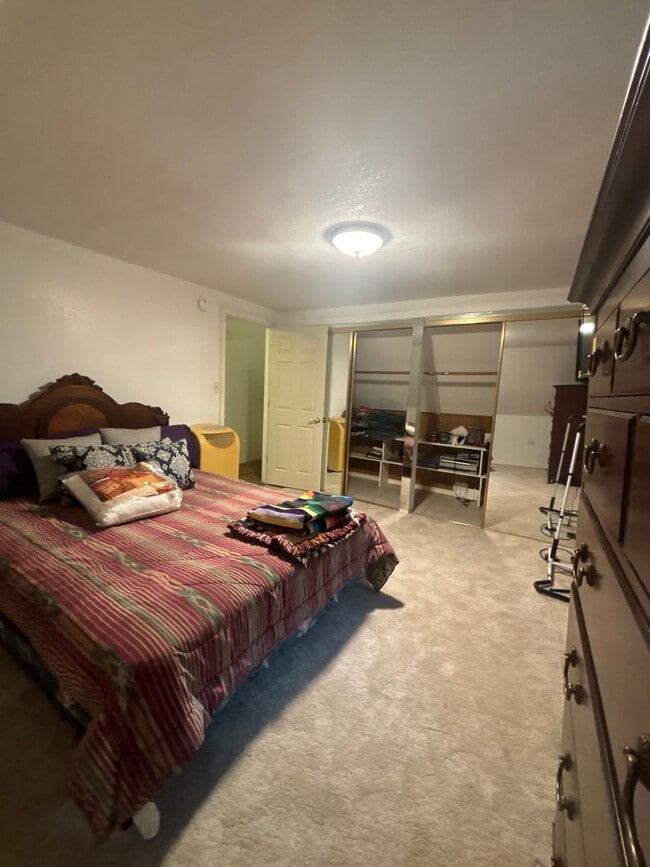 Building Photo - 2000 Steese Hwy