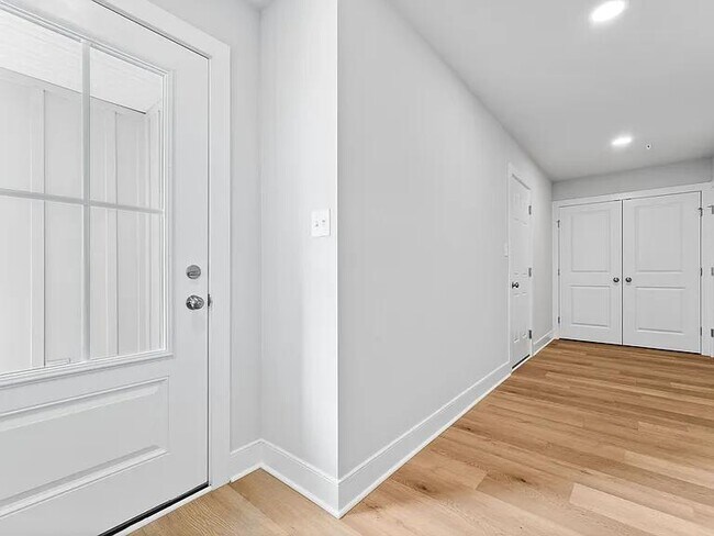 Building Photo - 3029 Howell Aly