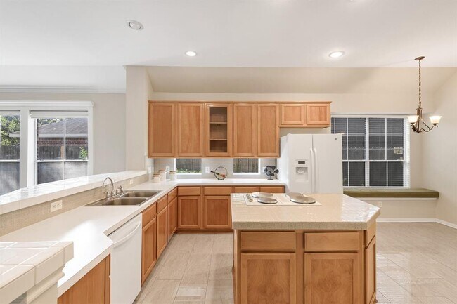 Building Photo - 7211 Bethany Bay Dr