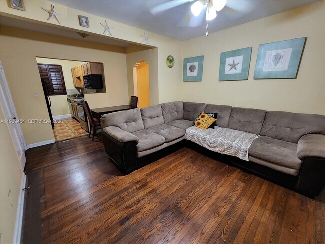 Building Photo - 319 Tyler St