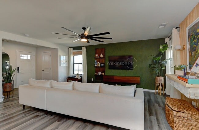 Building Photo - Stunning 4BD/2.5BTH 2-Story Single Family ...