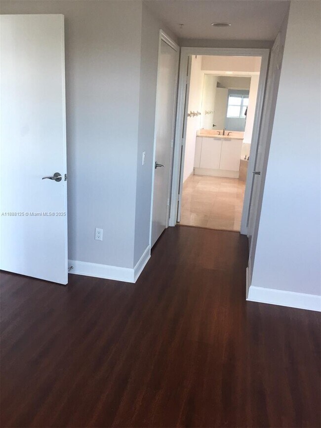 Building Photo - 15051 Royal Oaks Ln