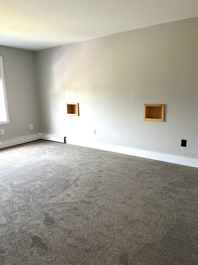 Building Photo - Rare Find Single Family Home in South Port...