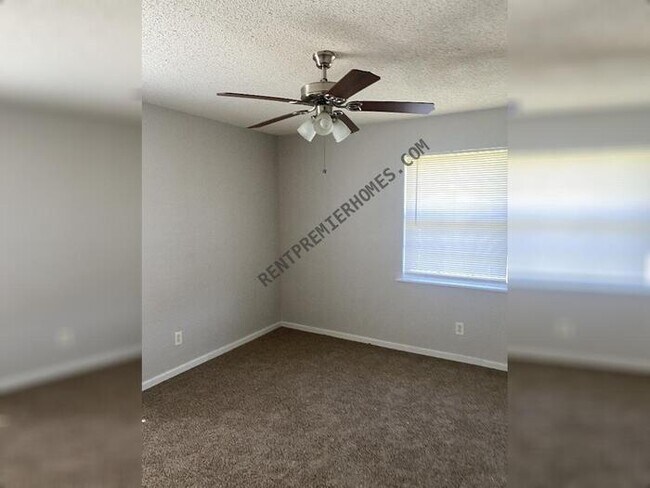 Building Photo - 7120 Waycrest Dr