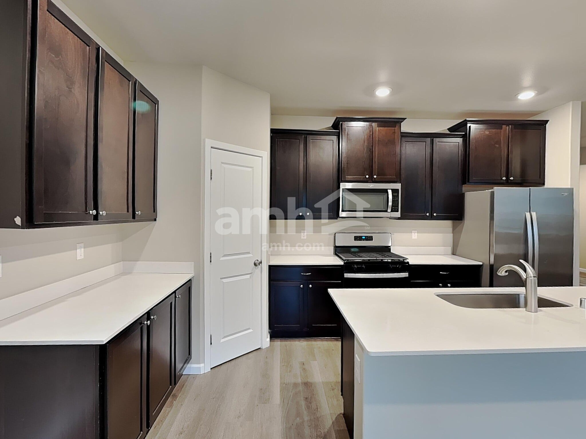 Building Photo - 5748 86th Dr NE